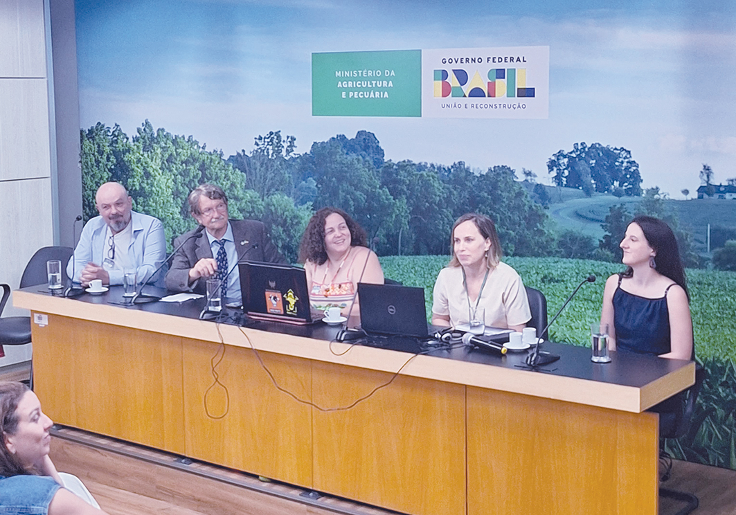 Seminário sobre bem-estar animal, sustentabilidade e saúde única
Paulo Maiorka, Jorg Hartung, Vanessa Negrini, Valéria Homem e Ana Pérola Drulla Brandão
Créditos: Vanessa Negrini 