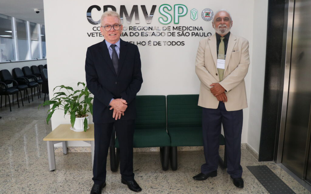 Odemilson Donizete Mossero, presidente do CRMV-SP e José Maria dos Santos Filho, delegado observador e secretário-geral do CFMV. Créditos: Divulgação CRMV-SP 
