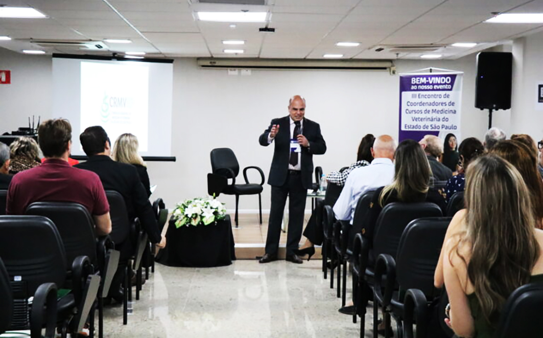 Fabio Manhoso no III Encontro de Coordenadores do CRMV-SP. Créditos: CRMV-SP 