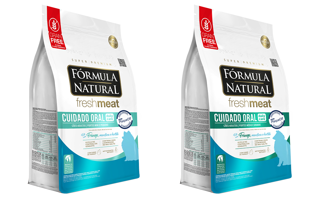 Formula Natural Fresh Meat Daily Care Cuidado Oral oferece cuidado diário para a saúde oral de cães adultos. A associação entre PlaqueOff®, hexametafosfato de sódio, celulose em pó, aliado ao formato e dureza da partícula do alimento, reduzem a formação de placa bacteriana e cálculo dental, contribuindo para o controle da gengivite e diminuição do mau hálito. Divulgação Adimax