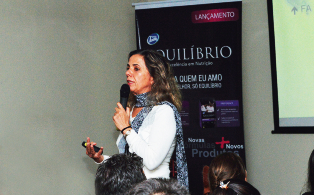 Márcia Jericó em palestra sobre hipertireoidismo em felinos, em São Paulo, SP 
